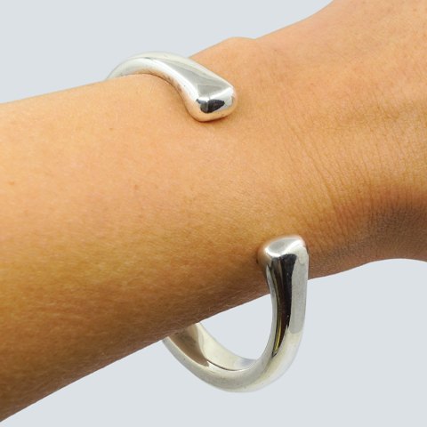 Flemming Eskildsen for Georg Jensen; Sterling silver bangle, no. 215