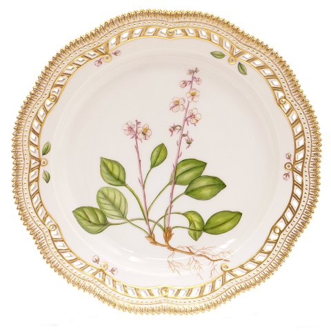 Flora Danica fad 3527 med hvælvet og gennembrudt fane produceret af Royal Copenhagen. "Pyrola rotundifolia L.". D: 30cm