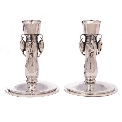 Pair of Georg Jensen Blossom sterlingsilver candlesticks #2. H: 10,5cm. W: 588gr