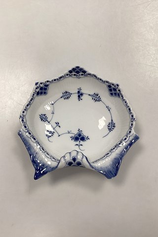Royal Copenhagen Blue Fluted Half Lace Mussel-Shaped Dish No. 557