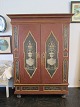 Baroque wardrobe, from Sønderjylland 
(Nordschleswig), year 1744 (appears from the 
decoration). 
The wardrobe is "exposed" by a professional 
restorer until the painting about 1780, however 
there are 4 squares with the original painting and 
year from 1744.