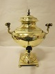 Samovar af messing
Meget dekorativ
H.: 43cm