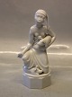 Royal Copenhagen 12456 RC African Market Girl with piglet 20.5 cm AM Blanc de 
Chine
