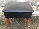 Sewing box / stool
Black skai / Teak
325 kr