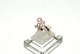 Elegant lady ring with pearl and zikons in 8 carat gold
Size 54