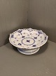 Royal Copenhagen Musselmalet Helblonde Skål på fod No 1023. 1. sortering. Måler 
17,5 cm ( 6 57/64 in. ) 1 sortering. perfekt stand