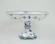 Royal copenhagen Kongelig Dansk Porcelæn Musselmalet opsats nr. 710 Halv blonde. 
5000m2 udstilling 
God Stand

