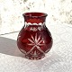 Böhmisches Glas
Rotes Glas mit Gravuren
Vase
* 250 DKK