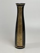 Elegant Art Deco vase af glass, 
1930'erne-1940'erne. Sort/vinrød med guld