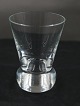 Frimurerglas,
snapseglas 
uden slebne 
symboler, på 
rund fod
