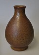 Michael 
Andersen vase i 
brunt stentøj, 
ca. 1900. ...
