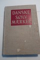 Danske sølvmærker
Danske sølv og guldmærker før 1870
Af Chr. A. Bøje
Illustreret folkeudgave redigeret af Bo Bramsen
Politikens forlag
1954
Ca 300 gengivelser af ældre danske sølvgenstande
Siddeantal 438