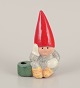Lisa Larson for 
Gustavsberg. 
Lysestage. 
Siddende nisse.