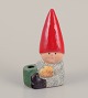 Lisa Larson for 
Gustavsberg. 
Lysestage. 
Siddende nisse.
