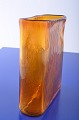 Klits Antik 
präsentiert: 
Vase aus 
bernsteinfarbenem 
Glas
