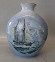 Klosterkælderen 
præsenterer: 
B&G8874-
5506 Windjammer 
Vase 24.5 x ca 
21 cm 
Tskonnerten 
Gladan i 
nordlige 
farvand ...