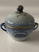 The castle framework
Amalienborg sugar bowl.