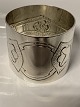 Napkin ring Silver.
Stamped: 3 Towers.
Size: 3.7 x ø 4.7 cm.