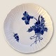 Royal Copenhagen
Gebogene blaue Blume
Runde Schale
Nr. 10/1645
*200 kr