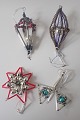 4 stk. sammensat glasjulepynt - 2 ældre lygter og 2 yngre former. Sælges individuelt-