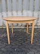 Spisebord med 2 
tillægsplader
 Kr. 950,-