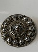 Sølvbroche med 
flot mønster og 
mange fine 
detaljer.