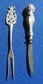 2 pieces of cutlery for e.g. olives. Fork 11.5cm 
in 830 silver, knife 10.5cm without stamps.