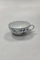 Danam Antik 
presents: 
Royal 
Copenhagen Blue 
Fluted Plain 
Tea Cup No 77