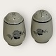 Moster Olga - Antik og Design presents: Black roseCopenhagen porcelain paintingSalt and pepper set*DKK 125