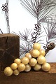 K&Co. presents: Decorative, old bunch of grapes in painted marble with a really nice old patina...