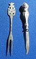2 pieces of cutlery for e.g. olives. Fork 11.5cm in 830 silver, knife 10.5cm without stamps.