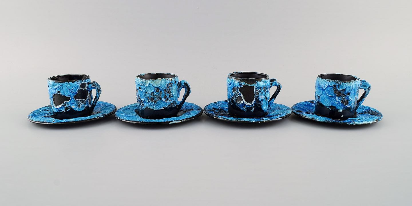 L - Fransk keramiker. Fire smï¿½ kaffekrus med i