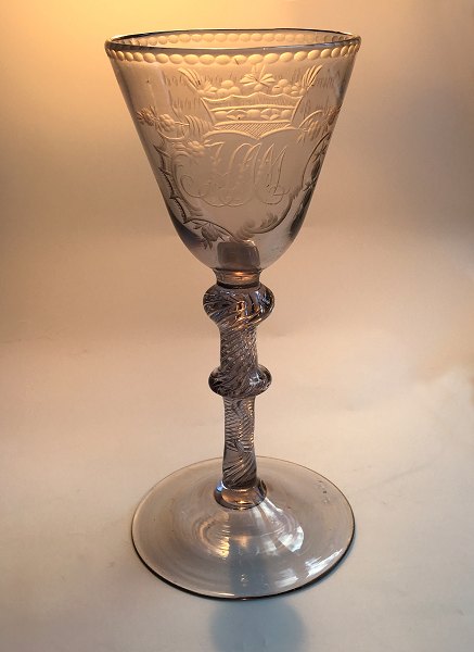 Nøstetangen, "Viin Glas Chrystal", kronet monogram med rester af forgyldning. 
Norge ca. år 1770