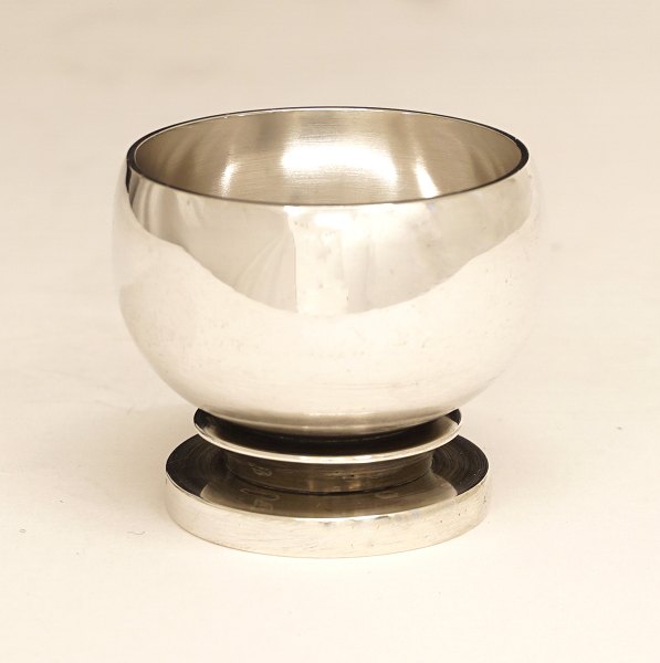 Harald Nielsen for Georg Jensen: Eggcup pyramid #585