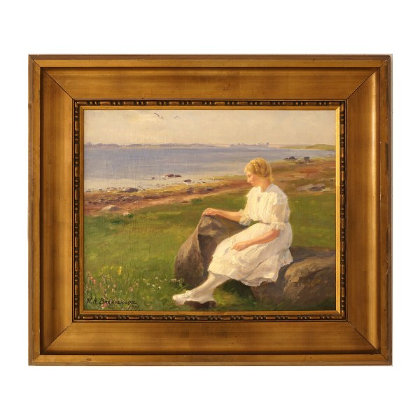 H. A. Brendekilde, 1857-1942, Öl auf Leinen. Die Nichte des Künstlers, Elisabeth 
Koschel am Strand bei Jyllinge. Signiert und datiert 1919. Lichtmasse: 40x50cm. 
Mit Rahmen: 60x70cm