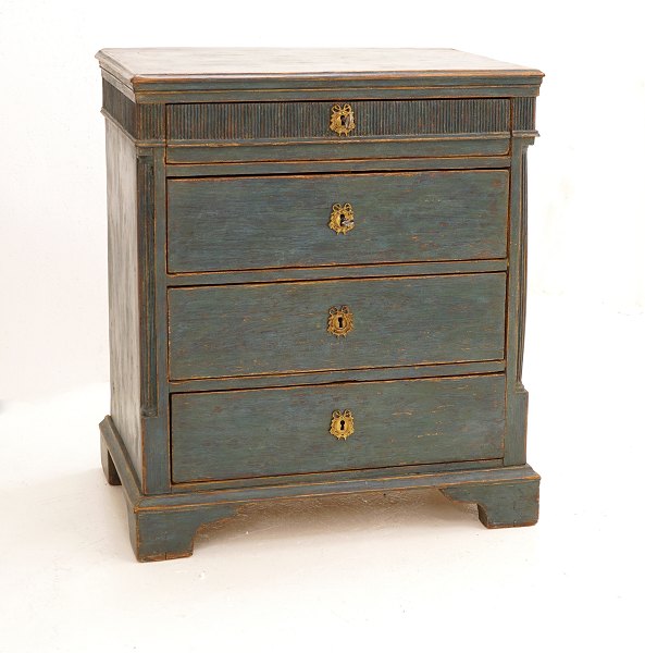 Danish Louis XVI chest of drawers. Original colors. Denmark circa 1780. H: 79cm. 
Top: 69x43cm