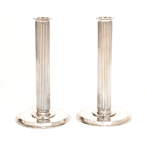 Siegvard Bernadotte for Georg Jensen: A pair of candlesticks, sterlingsilver. 
#855B. H: 18cm. W: 645gr