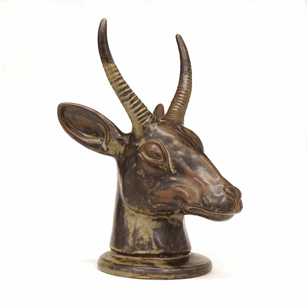 Kresten Bloch, Dänemark, 1912-70: Grosse Antilope aus Steinzeug. Signiert. H: 
52cm