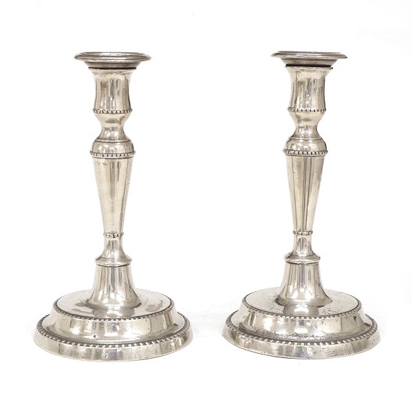 Magnus Dahlgren, Copenhagen: A pair of pewter candle sticks circa 1795. H: 22cm