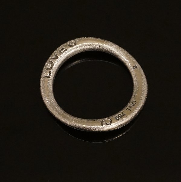 Charlotte Lynggaard, Kopenhagen, "Love Ring" aus 18kt Weissgold. Ringgr. 52