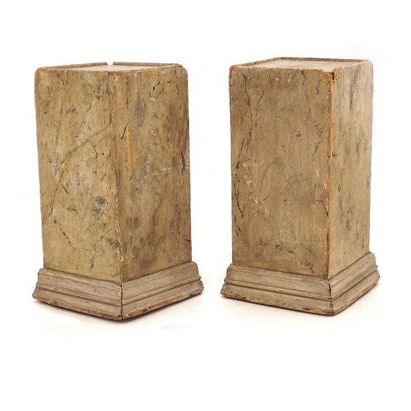 A pair of original decorated pedestals. Sweden circa 1820. H: 49cm. Base: 
26x26cm