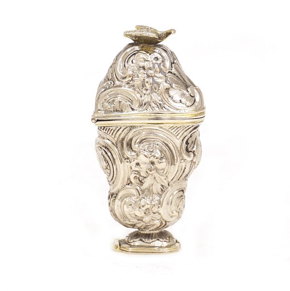 A Rococo partly gilt silver vinaigrette by Bendix Christensen, Copenhagen, 
1755-99. H: 7,5cm