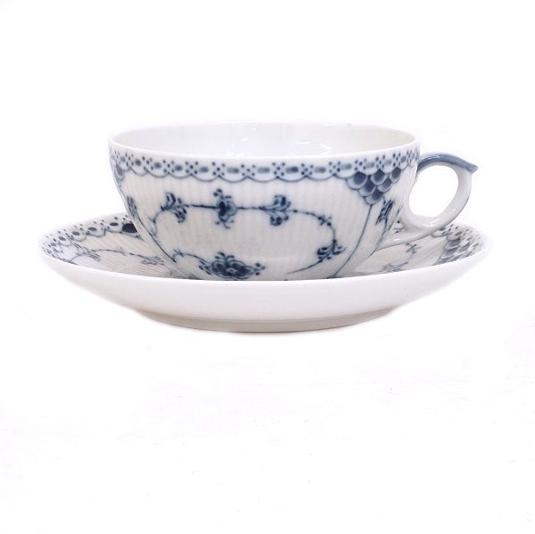 Royal Copenhagen blue fluted half lace tea cups #525. 6 cups on stock