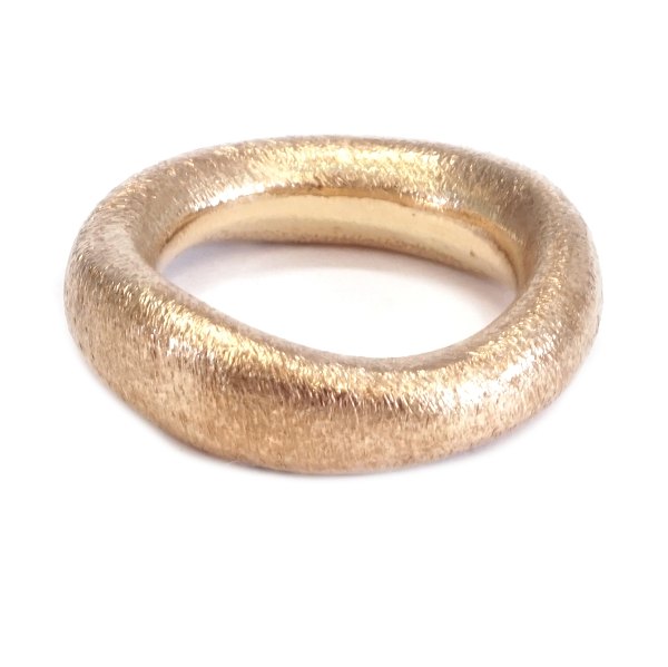 Charlotte Lynggaard Love Ring 5. Kraftig ring i 14kt guld stemplet Ole Lynggaard 
og Charlotte Lynggaard. Ringstr.  54. Ringtykkelse: 5mm