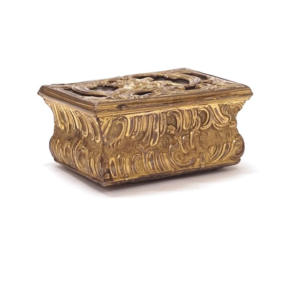 French Rococo Snuff box circa 1760. H: 3,5cm. L: 7cm