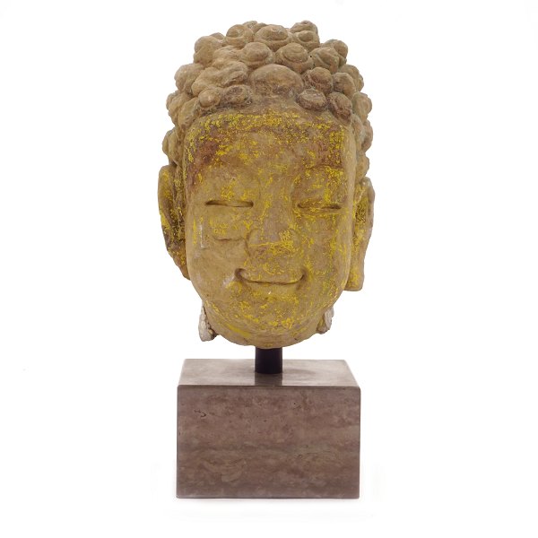 Chinesische Buddhastatue montiert auf einem Sockel aus Granit. H: 44cm