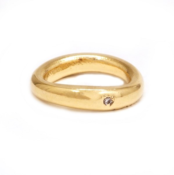 14kt gold Ole Lynggaard Love ring with a diamond. Ringsize: 52