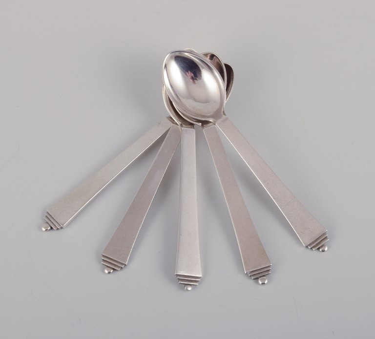 Georg Jensen Pyramide.
Fem mokkaskeer i sterlingsølv.