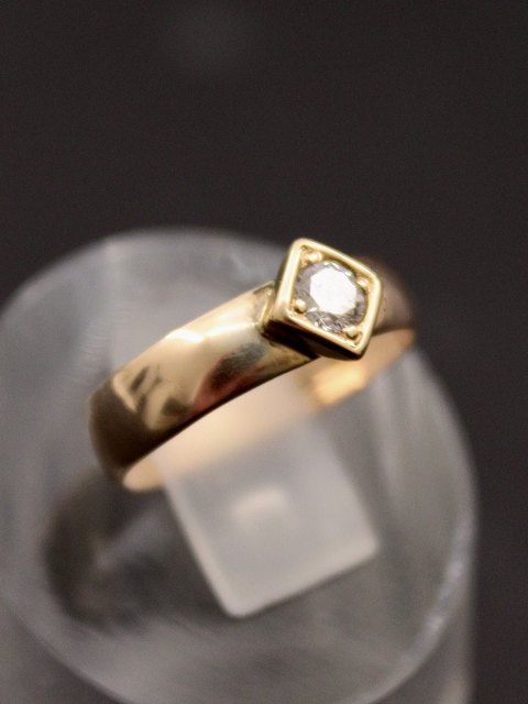 14 carat gold ring with 0.15 carat diamond