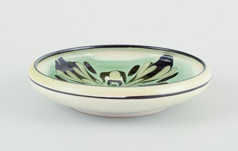 Kähler, Denmark.Ceramic bowl with floral motif. Glaze in green and black tones.